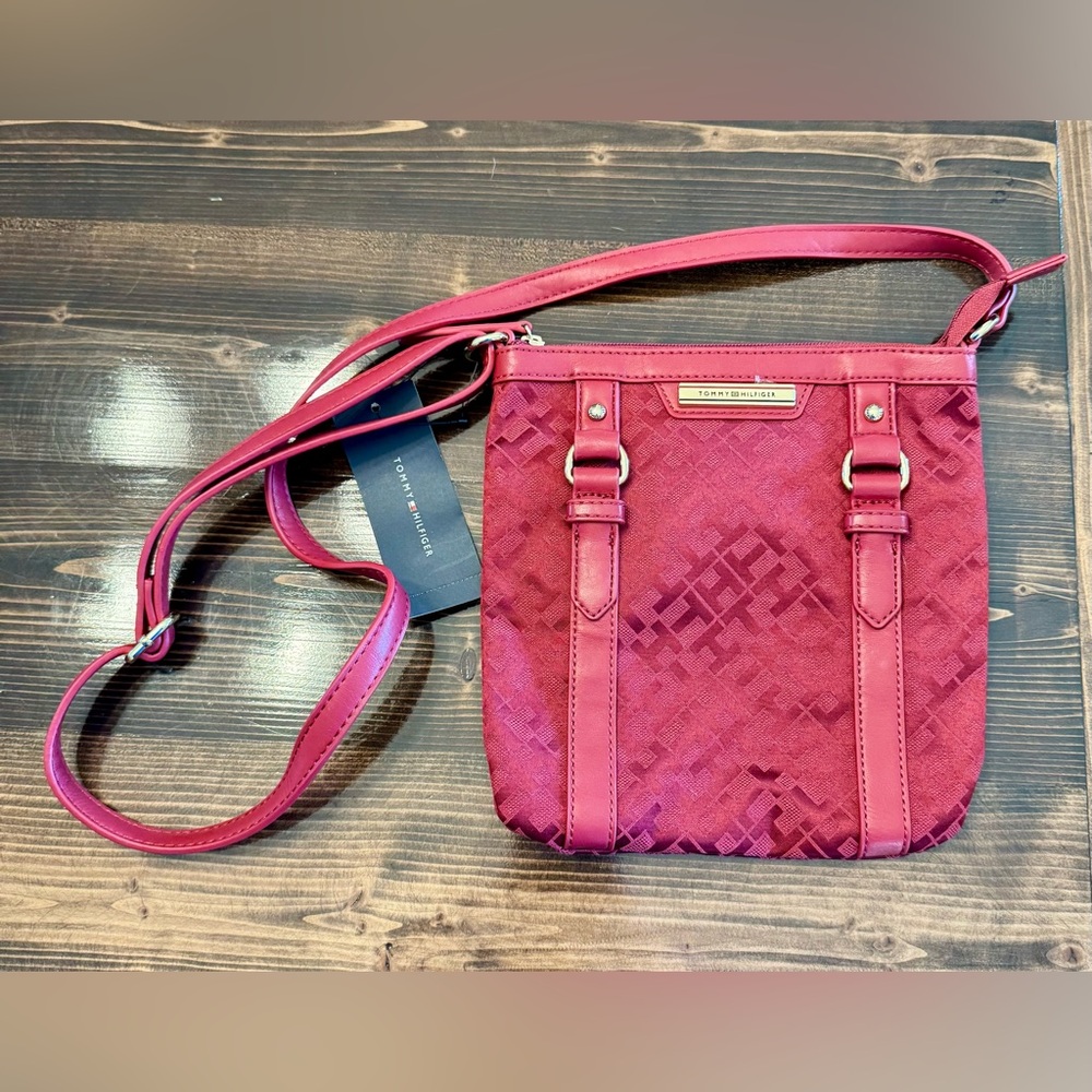 NWT Tommy Hilfiger Signature‎ T Red Crossbody Bag